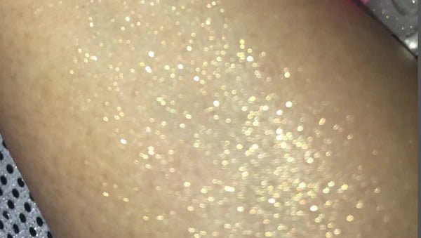 Icey - Glamorous Shimmer Body Spray - urbinfinds